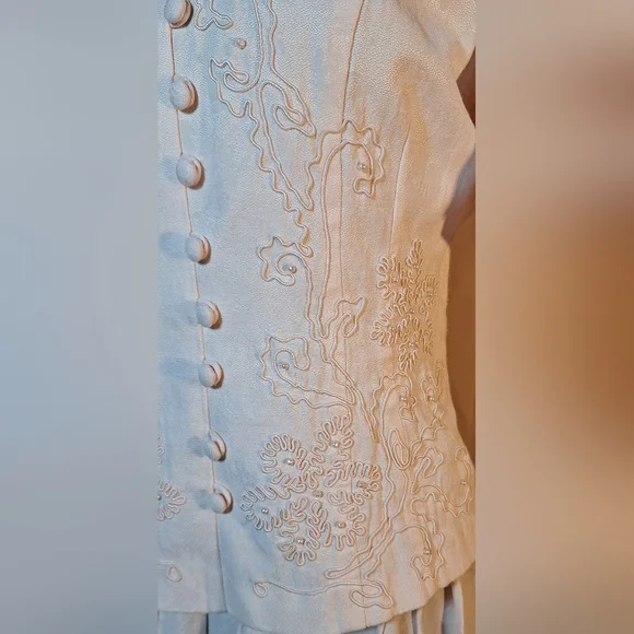 KARIN STEVENS Dress in a Delicate Pink With Embroidery and Bead Accents - Picture 7 of 8